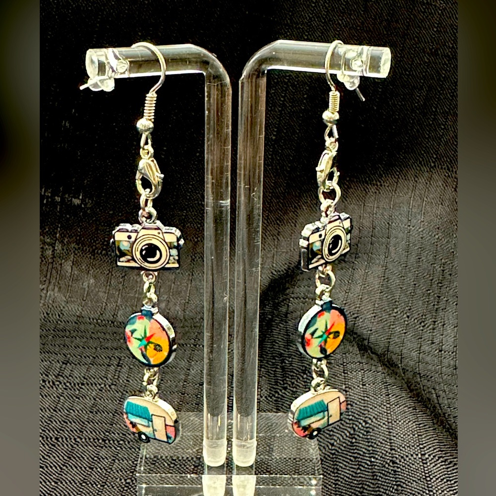 18k gold plated and nickel free earrings. Brand new, handmade by me